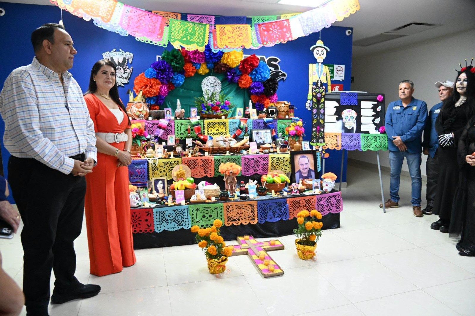 ¡Honrar su memoria y mantener vivo su recuerdo! La Dirección de Construcción y Mantenimiento de la UAS instala un altar de muertos en memoria de sus colaboradores fallecidos