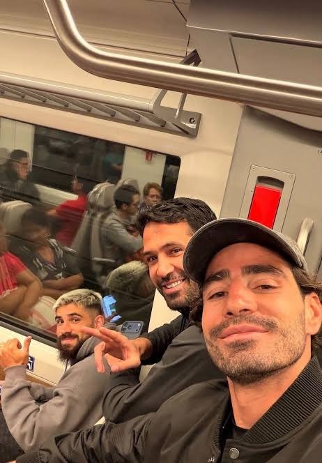 Solución ‘al paso’: ‘Pollo’ Briseño, Luan García y Bruno Méndez toman el Tren Interurbano por colapso vial en la México-Toluca